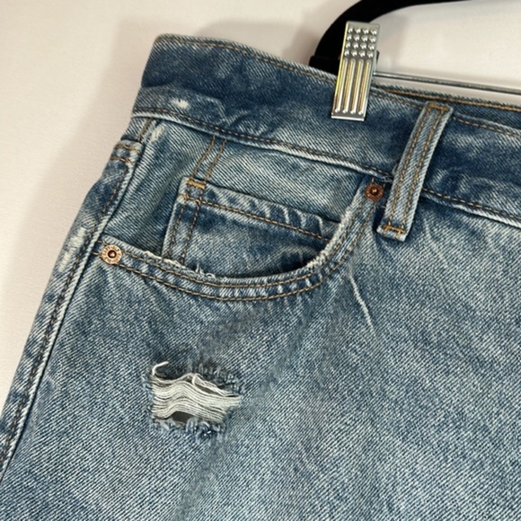 Old Navy Light Blue Extra High-Rise Sky-Hi Straight Distressed Jeans - Picture 3 of 14